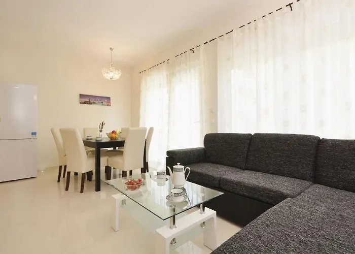 With A Parking Space - 12203 דירה